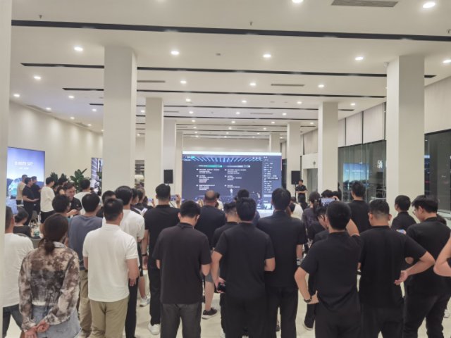 记者体验小米门店狂热营销,多地已现YU7转手订单