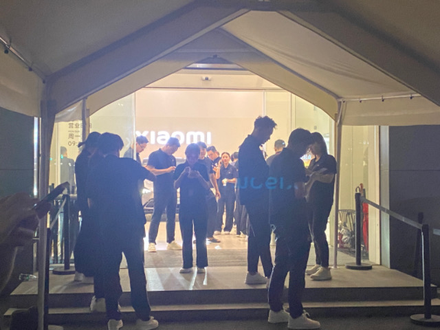 记者体验小米门店狂热营销,多地已现YU7转手订单