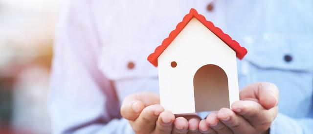 如何在房地产相关事务中理解税务问题？税务计算方式有哪些差异？