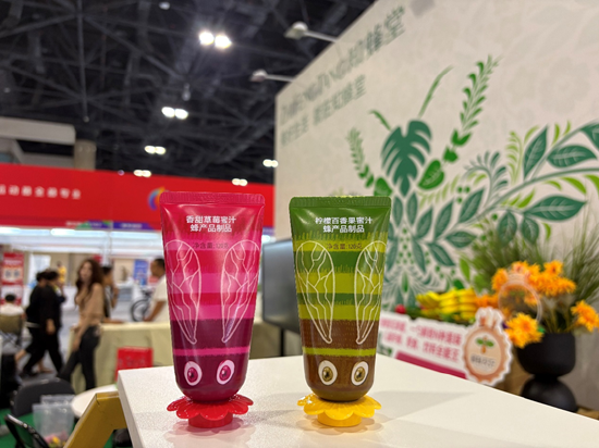 汪小菲试吃,安慕希跨界……在好博会,逛着逛着就吃饱了