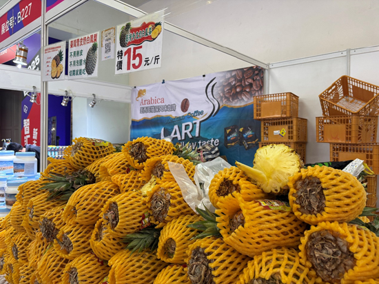 汪小菲试吃,安慕希跨界……在好博会,逛着逛着就吃饱了