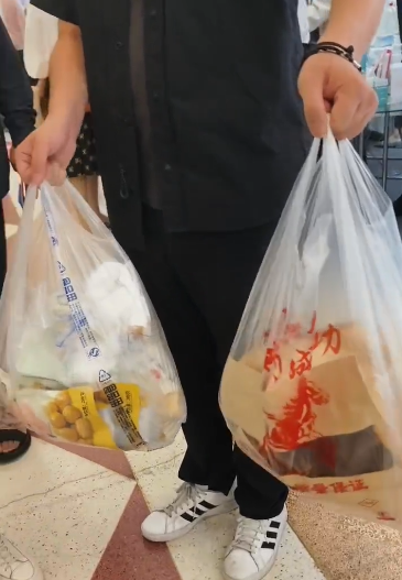 好博会 | 买买买！情侣逛完好博会买了满满两大袋：东西齐全、价格厚道！