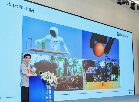 千寻智能解浚源：展望迈向通用人形机器人的曙光时刻