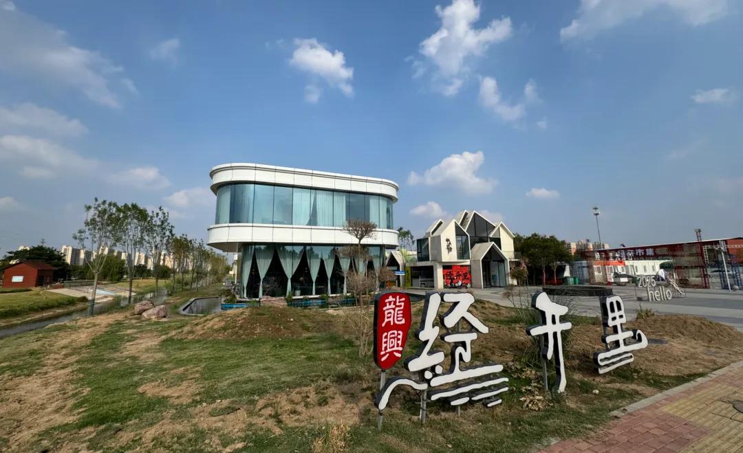 河南新乡“阿那亚分亚”没法打卡了!花了6万元仿建、又花了2万多元改建,仍被法院判决拆除