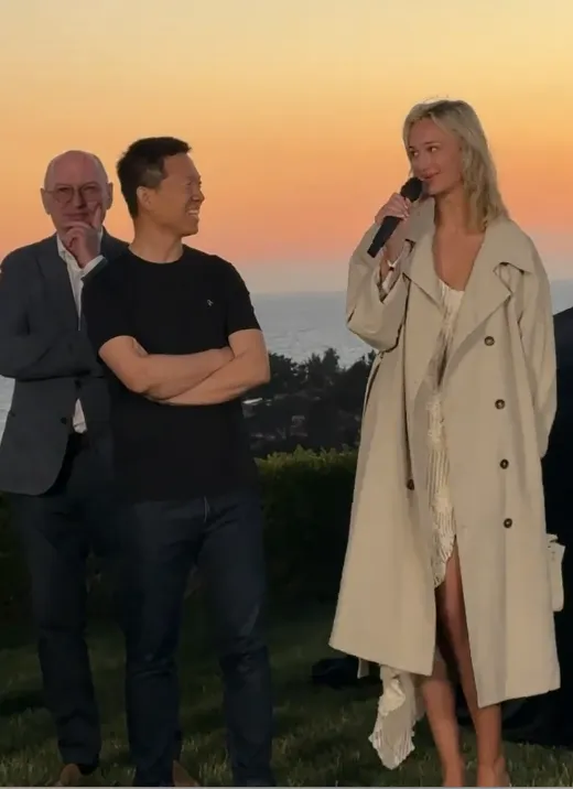 甘薇送孩子赴美探望贾跃亭 此前官宣离婚 否认资产转移 没拿40亿!彼此无商业关联