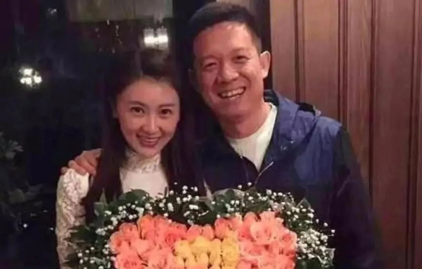 甘薇送孩子赴美探望贾跃亭 此前官宣离婚 否认资产转移 没拿40亿!彼此无商业关联