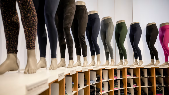 露露乐蒙指控好市多销售其128美元裤子的“未授权”版本