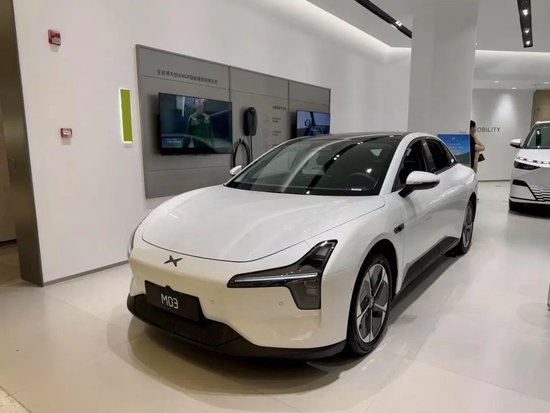 零跑创纪录,理想降目标!魏牌时隔7年重回万辆,新势力暗战白热化