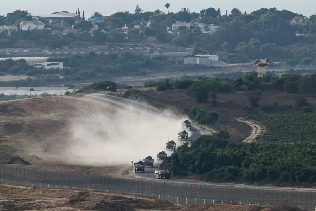 里夫斯议会“失控”瞬间，英镑暴跌190点，债市血崩如“特拉斯时刻”重演