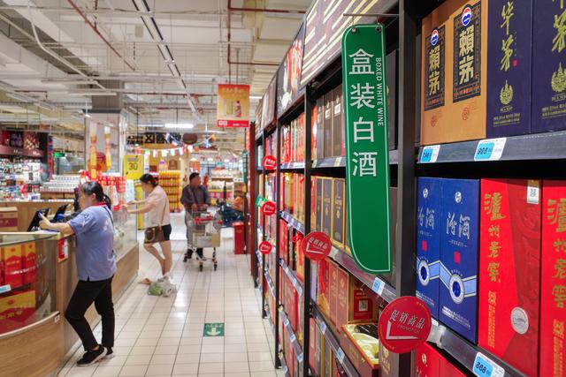 酒水生意未好转，酒业连锁化提速，厂强商弱格局能否破局