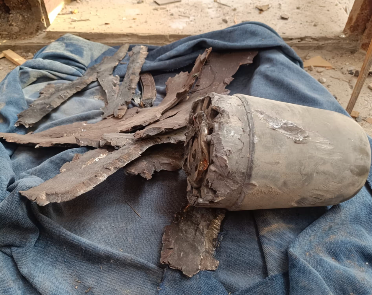 残骸照曝光！英媒爆：以军动用500磅重MK-82炸弹空袭加沙咖啡馆，致大约40人死亡