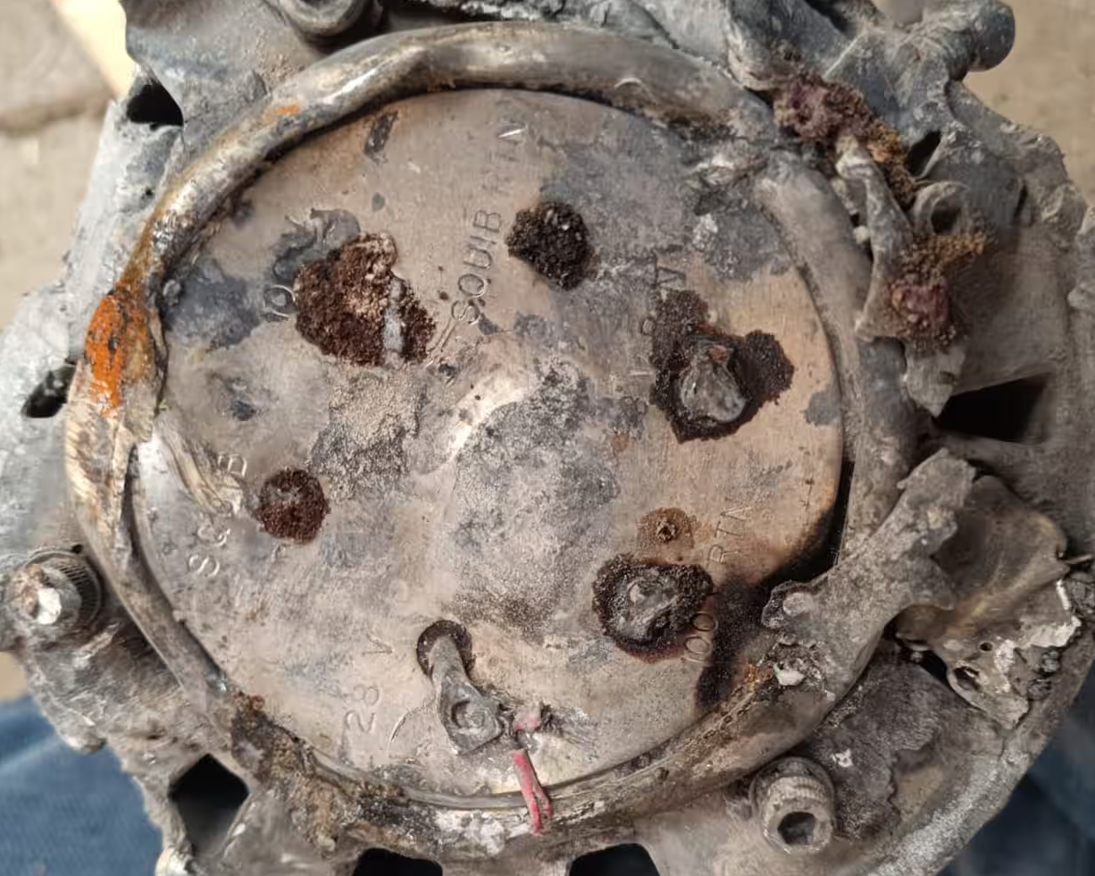 残骸照曝光！英媒爆：以军动用500磅重MK-82炸弹空袭加沙咖啡馆，致大约40人死亡