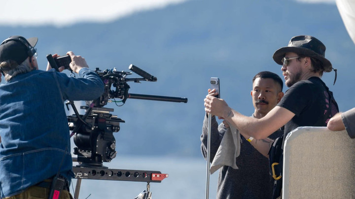 三星三折叠，苹果拼轻薄：2025 下半年旗舰机前瞻