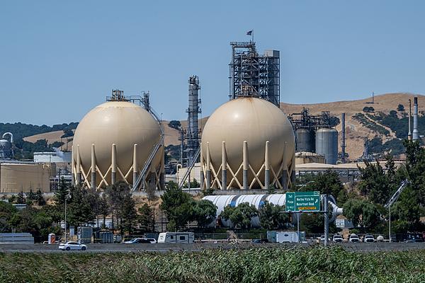 《纽约时报》专栏作者弗里德曼：特朗普的“大而美”法案，让14亿中国人笑话美国