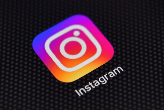 Instagram拟推新的青少年安全功能 包括阻止其与AI角色聊天