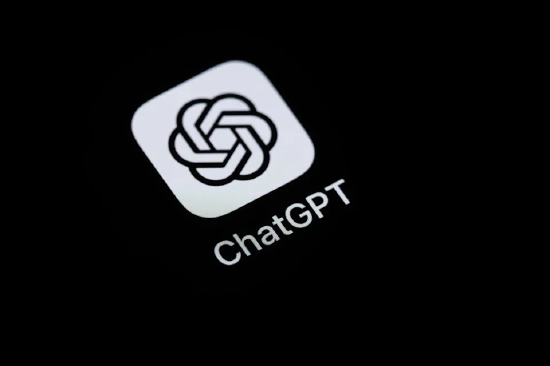 ChatGPT移动应用下载量增长及日活用户数均现放缓趋势