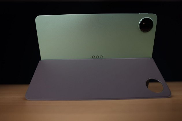 iQOO Pad5e开箱：同档大屏游戏神器，学习办公也能“躺赢”