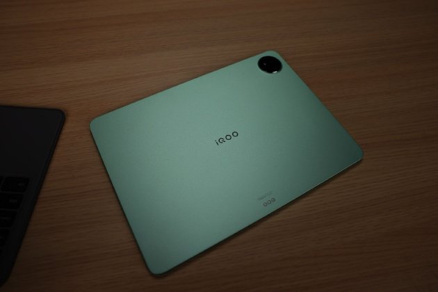 iQOO Pad5e开箱：同档大屏游戏神器，学习办公也能“躺赢”