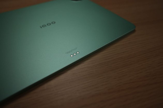 iQOO Pad5e开箱：同档大屏游戏神器，学习办公也能“躺赢”