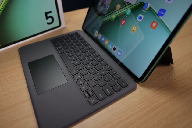 iQOO Pad5e开箱：同档大屏游戏神器，学习办公也能“躺赢”