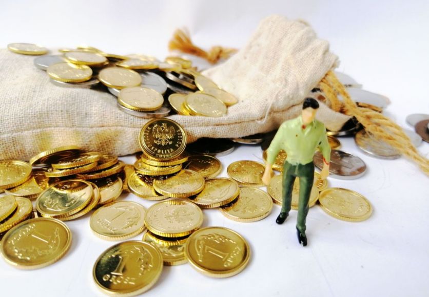 黄金“妖股式崩盘”:12年来最大单日跌幅背后,四大指标早已预警,复盘14次历史大跌预示什么?