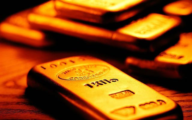投资黄金的过程中，如何制定灵活的策略？