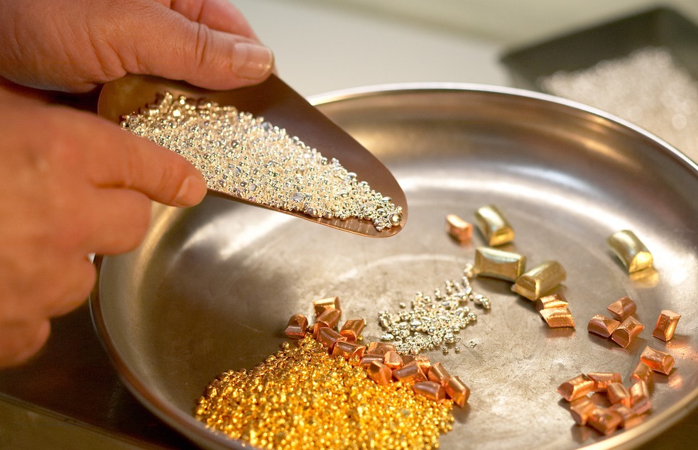 为何金属期货受库存数据影响？