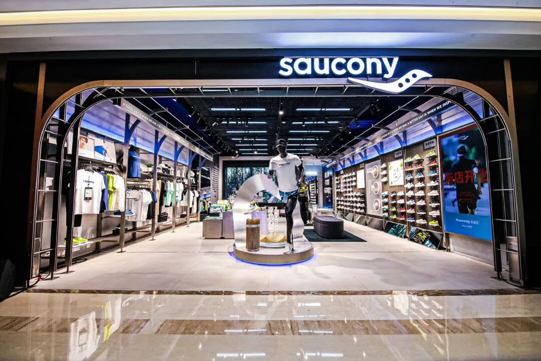 索康尼:被特步耽误的“始祖鸟”?