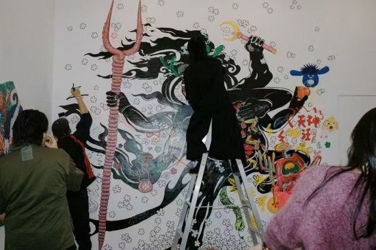 朋友圈正成为“艺术第一现场”，上海青年美展公众投票人次破18万的背后……