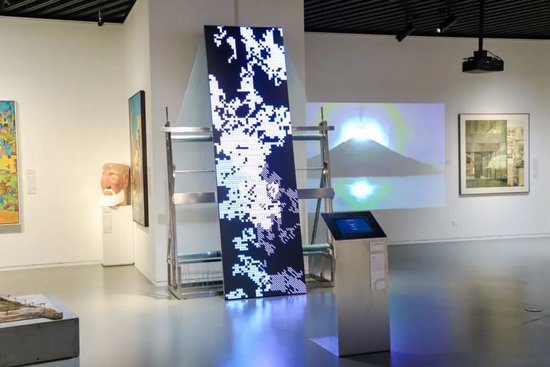 朋友圈正成为“艺术第一现场”，上海青年美展公众投票人次破18万的背后……