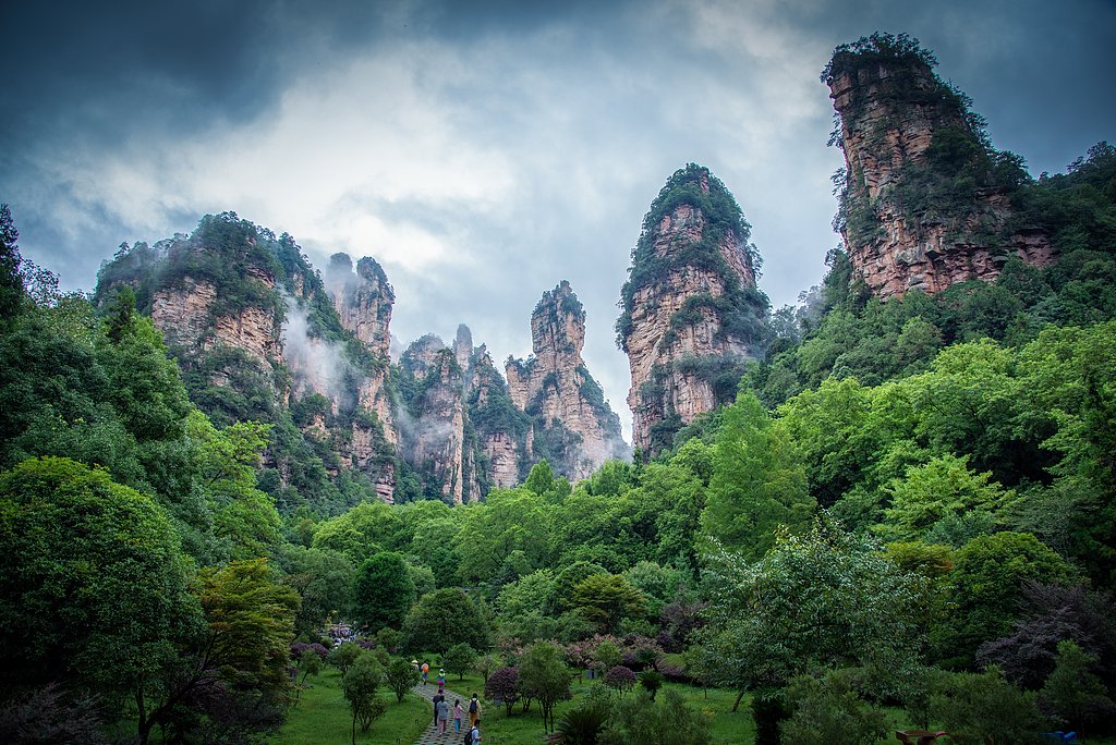 旅游第一股张家界被裁定重整,股票将“披星戴帽”为*ST张股