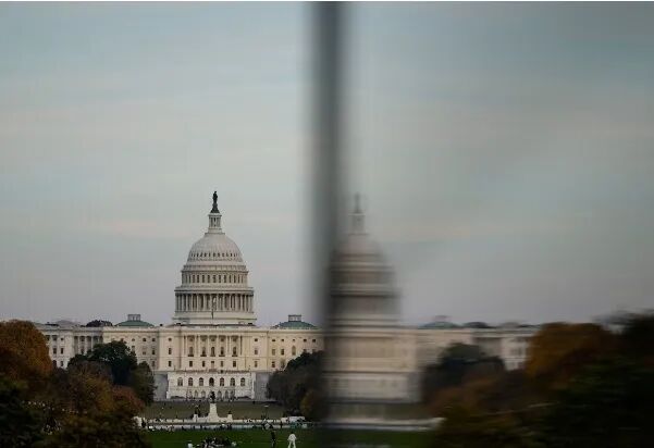 美政府“停摆”将破纪录!纳指跌近500点,比特币跌破10万美元,加密货币超40万人爆仓