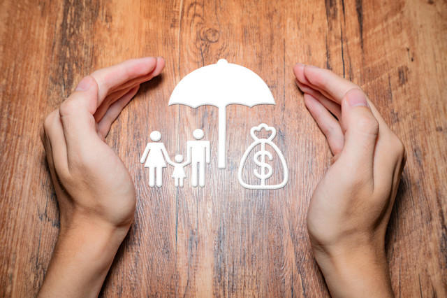 购买意外险时需关注的理赔限制是什么？