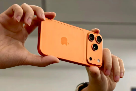 苹果被曝明年将发布首款低价MacBook,回应严控中国线下渠道