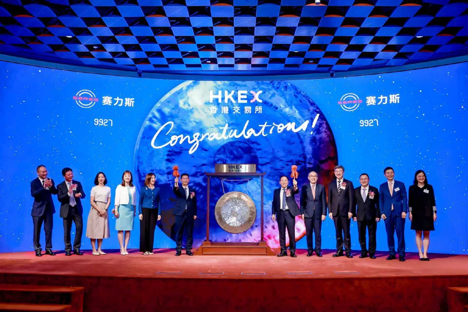 赛力斯今日成功在香港主板上市 张兴海：开拓中国高端车全球新赛道