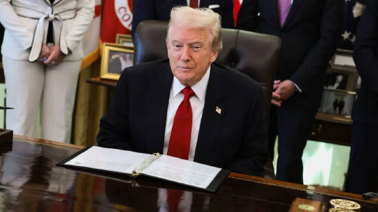 特朗普宣布与礼来、诺和诺德达成协议：大幅降低减重药物价格，并将部分药物纳入联邦医疗保险覆盖范围