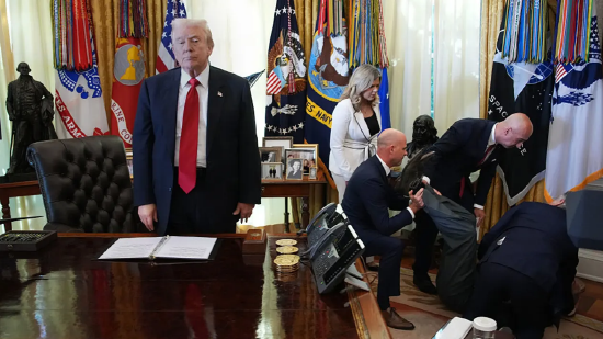 特朗普宣布与礼来、诺和诺德达成协议：大幅降低减重药物价格，并将部分药物纳入联邦医疗保险覆盖范围