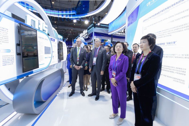 国家医保局副局长李滔赴上海出席第八届进博会开幕式