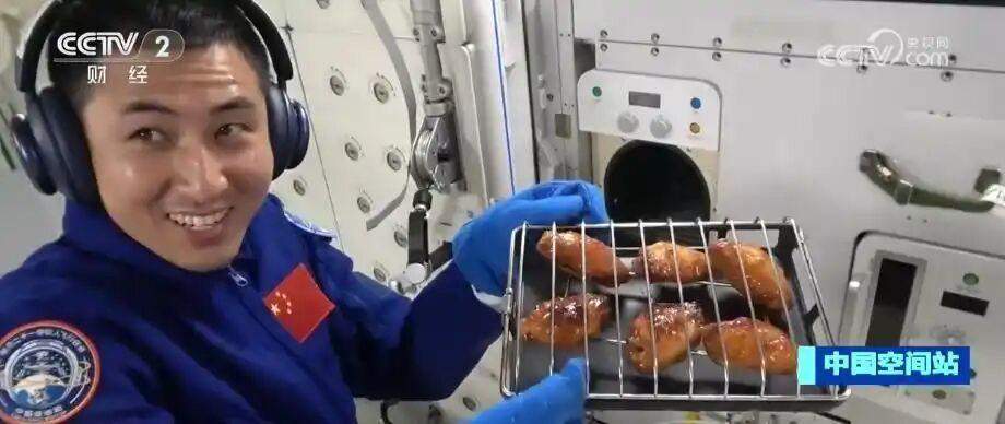 九阳研制的热风烘烤机上天了！人类第一次在太空做饭