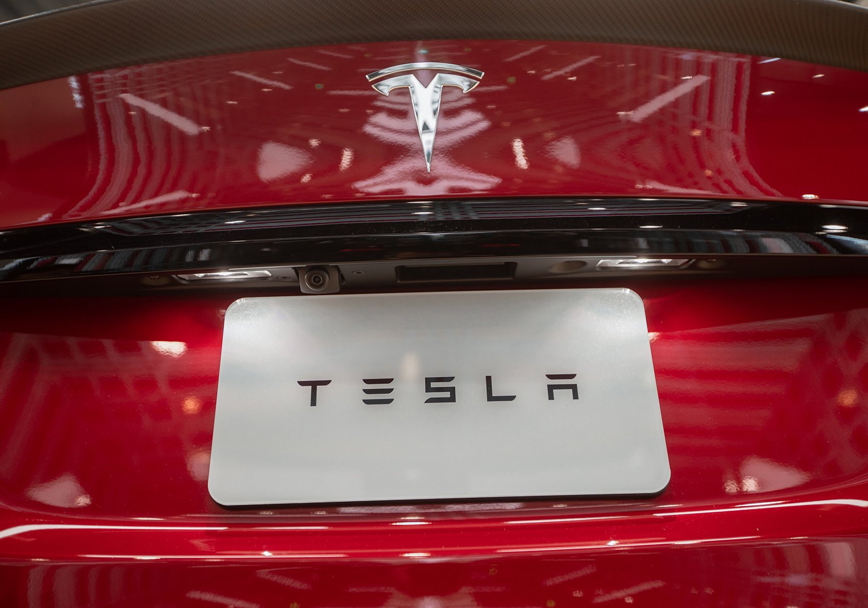 特斯拉官宣!这款车正式开售,28.85万元起!特斯拉第三季度全球交付49.7万辆创新高,公司股价上涨了约40%