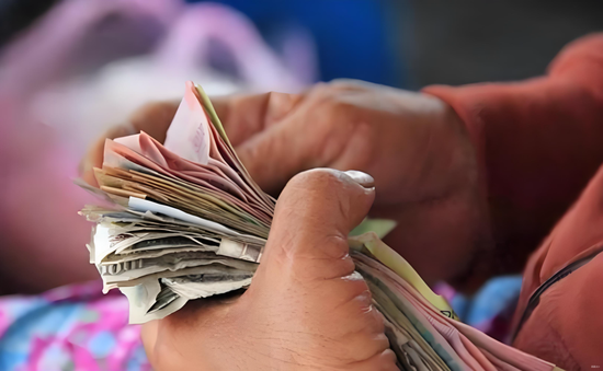 两家大行理财子或迎新总裁！交行金融机构部总徐铁履新交银理财 中行香港分行副行长崔海涛赴任中银理财