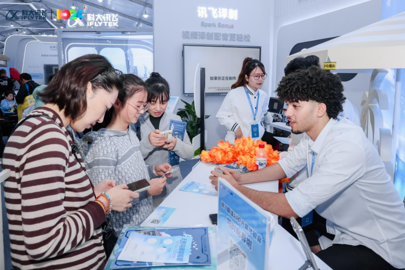 AI翻译“真香”:讯飞的这三款产品让我秒懂老外了!