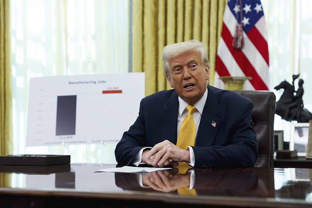 特朗普：美国不再资助乌克兰！北约前秘书长：北约不会为乌克兰问题与俄进行武装冲突