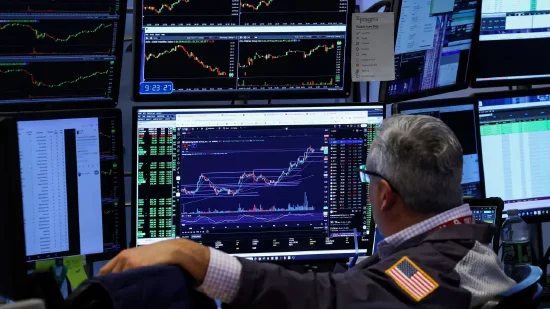 尾盘：道指涨逾500点 科技股表现低迷