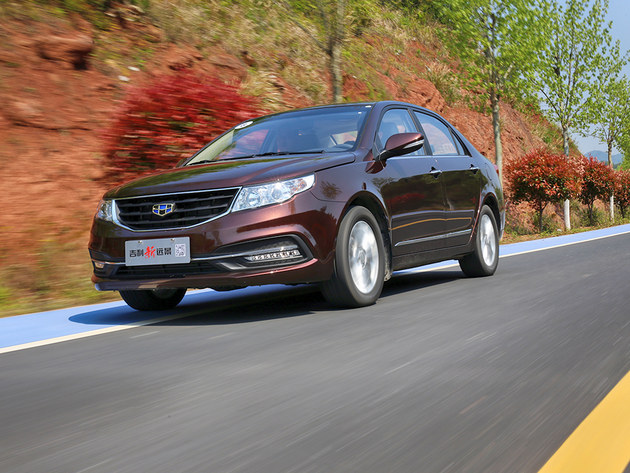 家用SUV与轿车哪个更适合家庭使用？