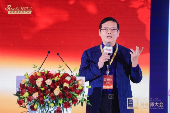 但斌：美国的“老登”巴菲特、索罗斯加仓谷歌好比“一个和尚拿着一个很粗的钟撞一下告知全世界”