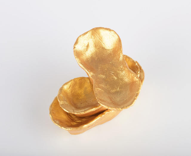 配置黄金对资产组合有何风险分散作用？