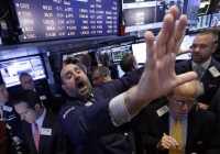 期货和期权在交易策略上有何区别？