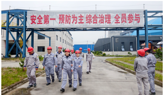 “进入厂区请放弃一切自由”,恒逸石化全资子公司现雷人标语