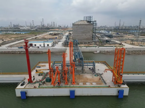 “进入厂区请放弃一切自由”,恒逸石化全资子公司现雷人标语